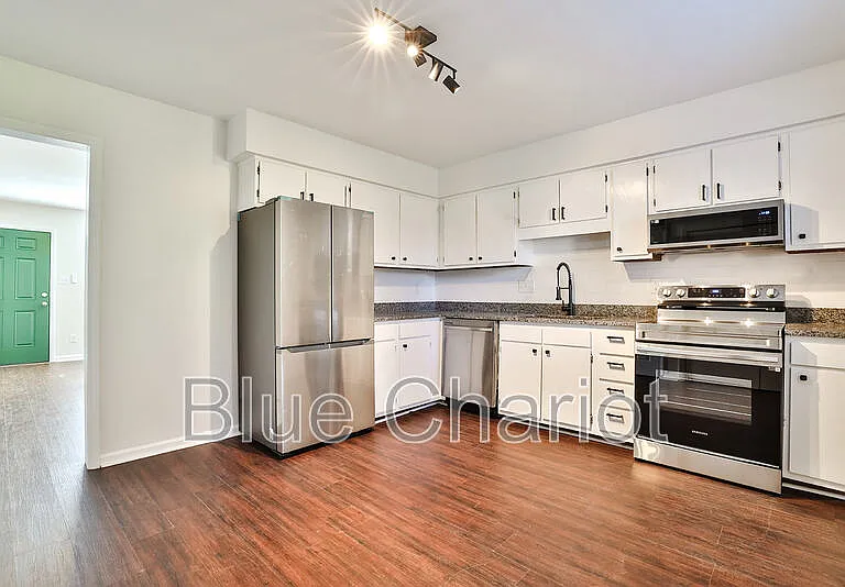 1000 Fargo St #E3 — Photo 3
