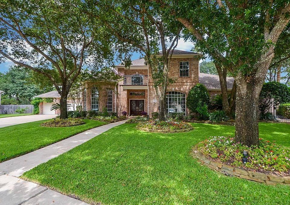 Beautiful custom home nestled in a half culdesac of a small gated enclave. Mature trees and lush landscaping are welcoming. Step inside and enjoy those beautiful backyard golf course views! So many updates. Roof was replaced in 2014, Fence in 2016,