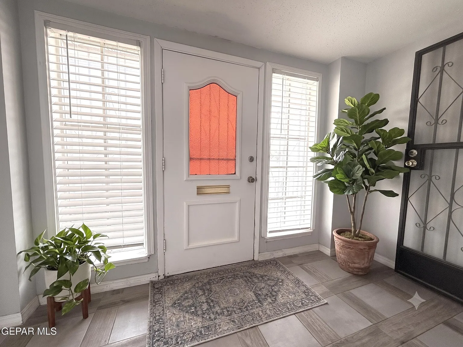 3 bed, 3.5 bath, 1936 sqft, $1,950 — Photo 2