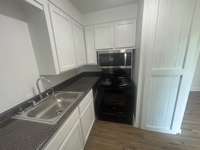 485 Sargent St — Photo 12