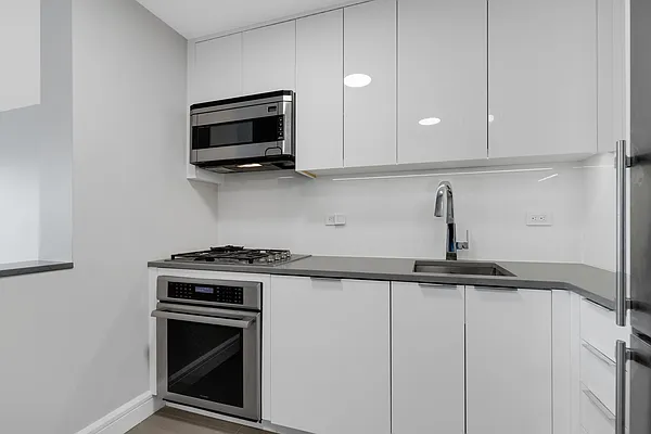 Rented by Douglas Elliman | media 33