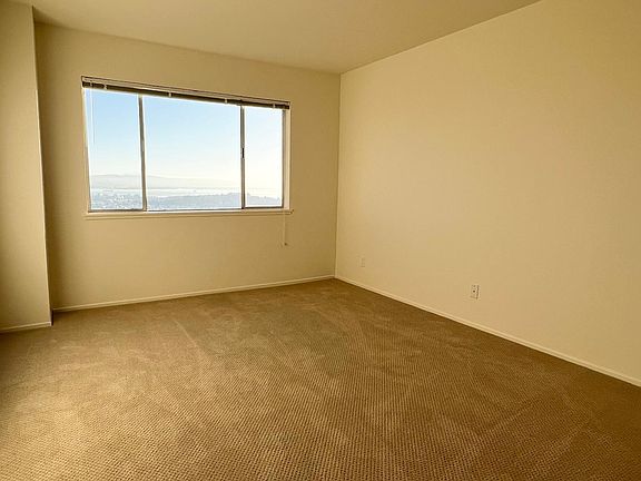 4th image of 90 Parkridge Dr APT 8