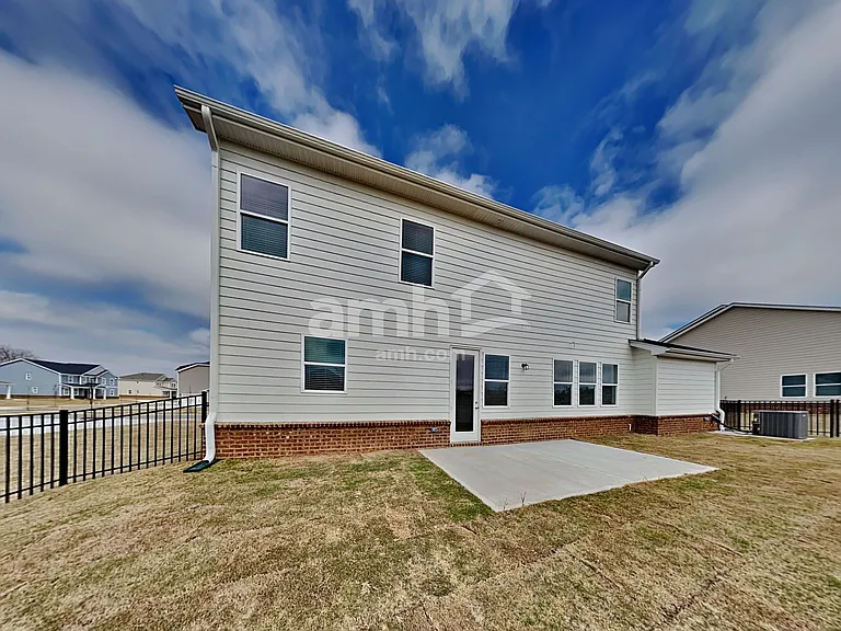 116 Punderson Dr — Photo 21