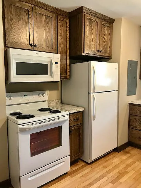 2 bed, 900 sqft, $1,100 — Photo 3