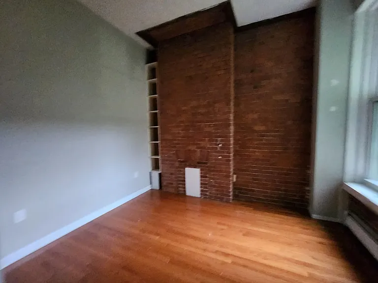 26 Lyon St #11 — Photo 3