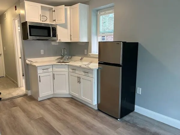 Building Photo - 425 S 43rd St #2R