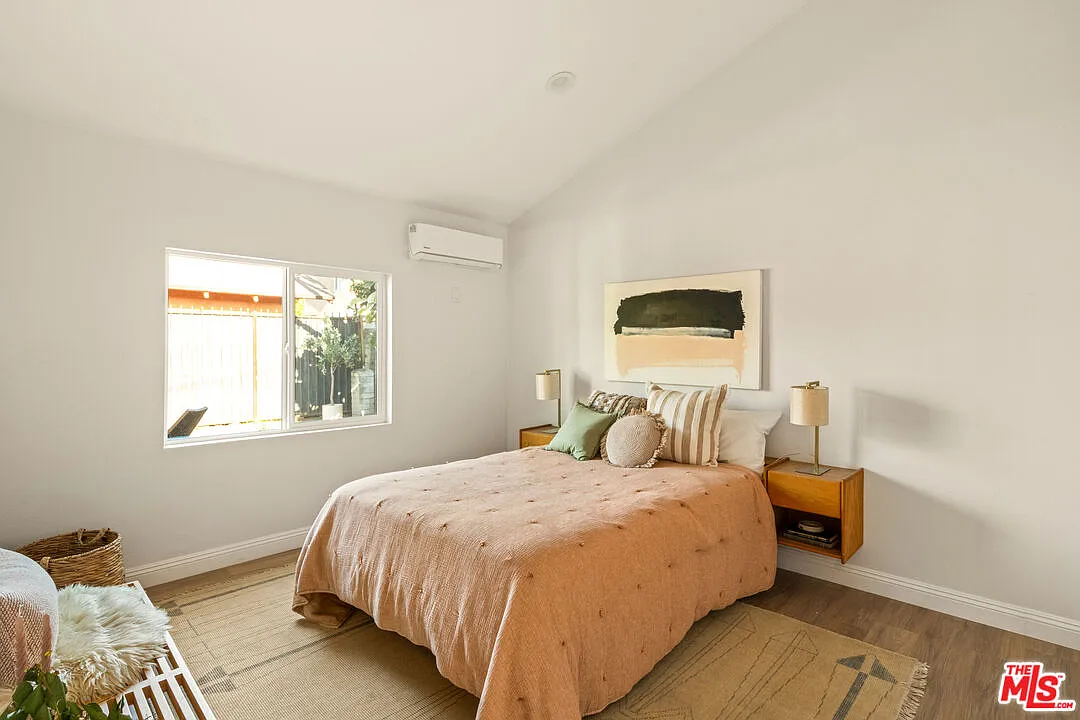 1 bed, 1.0 bath, $2,500 — Photo 3