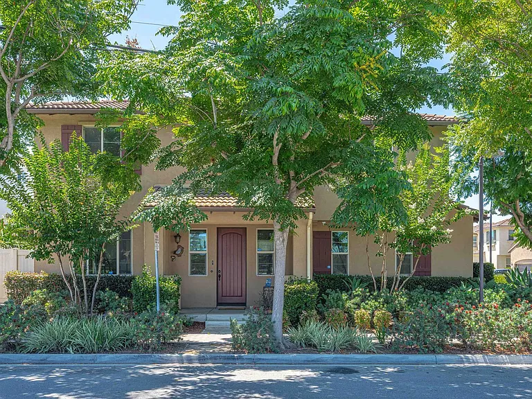 10208 Jasmine Ct — Photo 2
