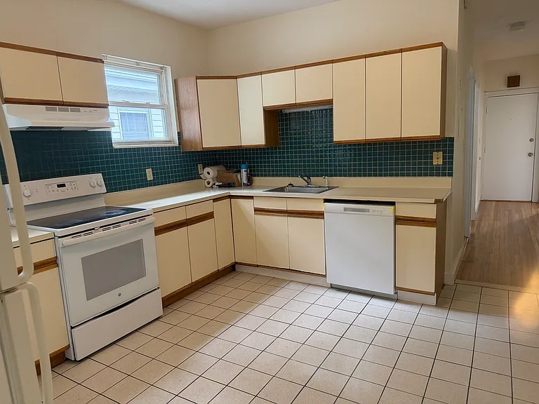 4 Usher Rd #2 — Photo 2