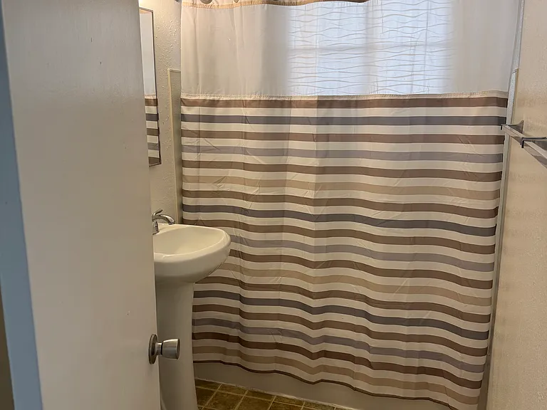 1613 S Farmer Ave — Photo 3