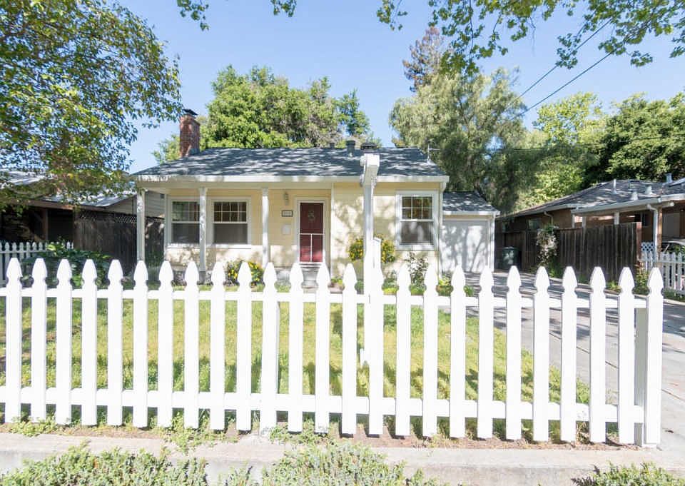 1st image of 210 Park St