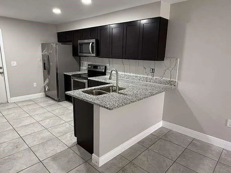 979 Berkley Rd #3 — Photo 3