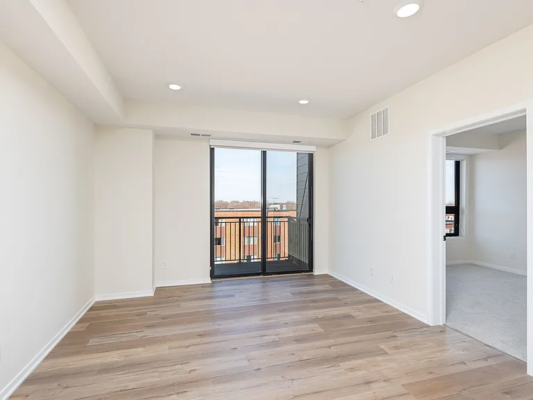 The Uptown Apartments — Photo 48