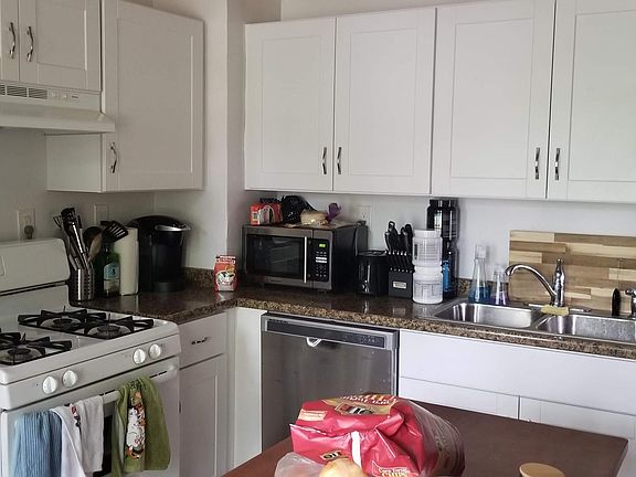 3rd image of 2313 4th St NE #2