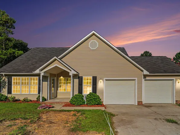 596 Colonial Hills Dr, Lillington, NC 27546