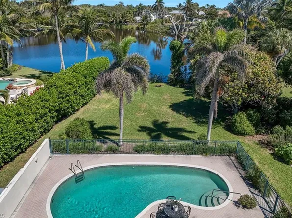 645 Bougainvillea RD, NAPLES, FL 34102