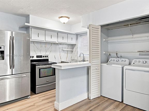 4th image of 13130 Aswan Rd