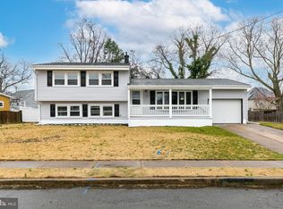 5 La Salle Dr, Burlington, NJ 08016