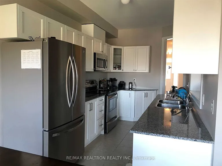 19 Napanee St — Photo 4