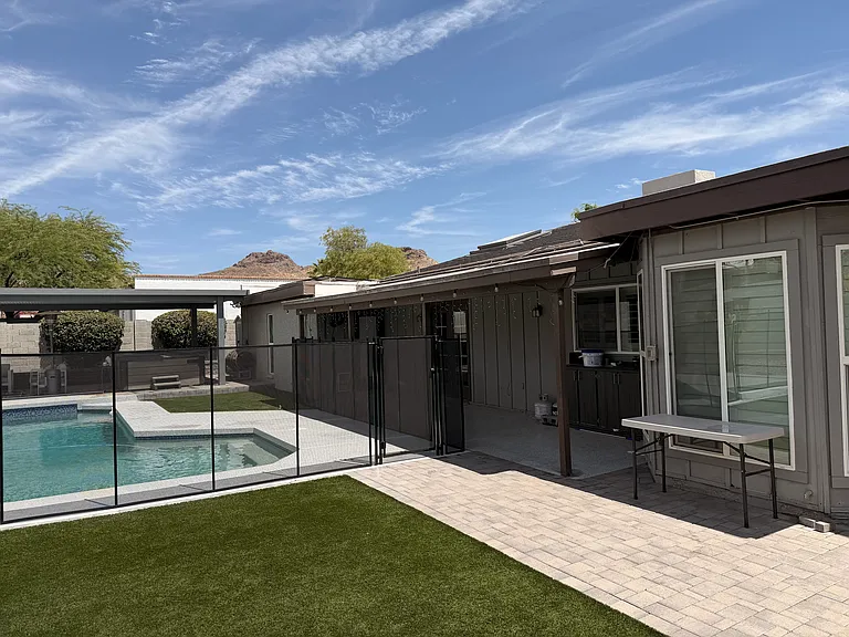 910 E Beck Ln — Photo 6