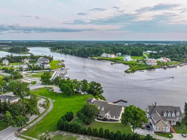 1 Burton Place, Jacksonville, NC 28540