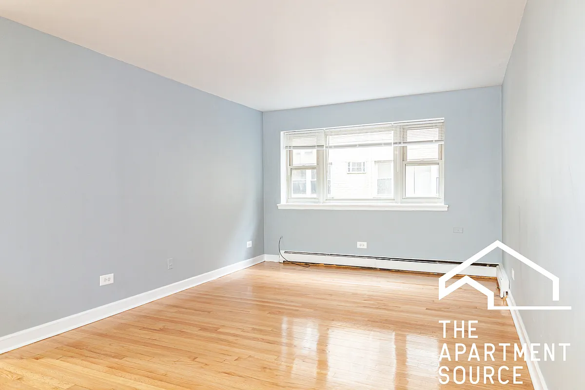 Photo 1 of 9 - 6830 N Sheridan Rd #459 - Chicago, IL Primary Photo - 6830 N Sheridan Rd #459