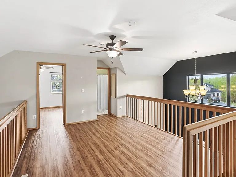 1421 N Landmark Dr — Photo 36