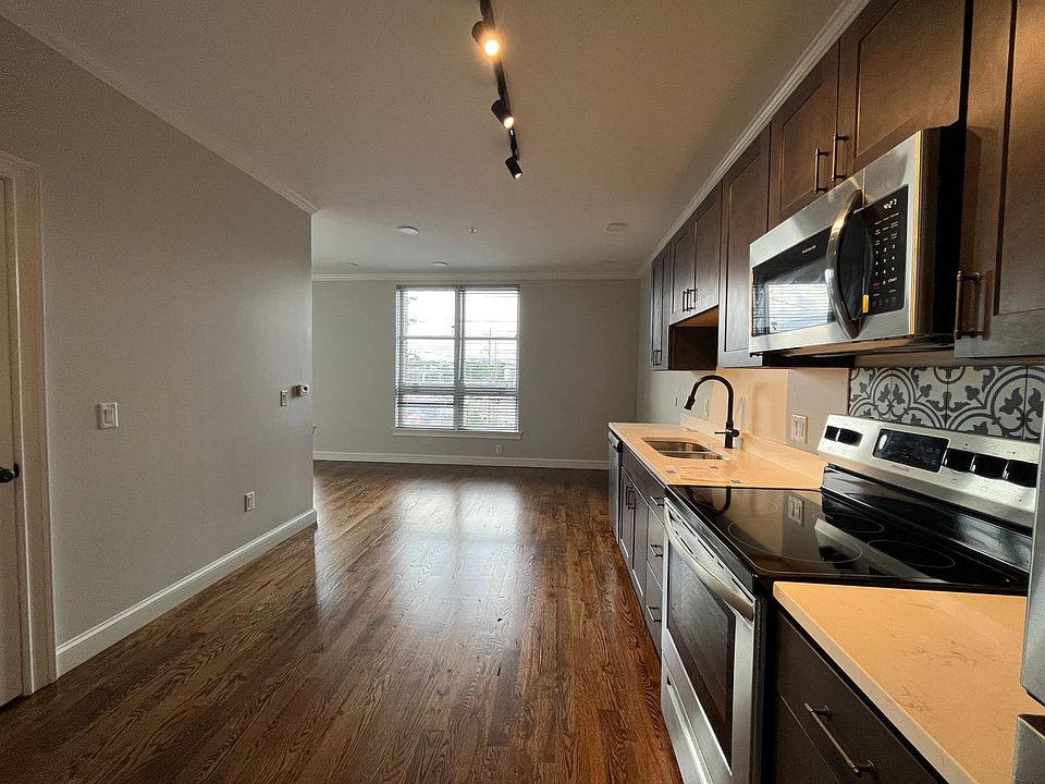 1st image of 605 Campbell Ave SE #202