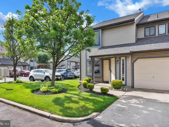906 Chesterwood Ct, Marlton, NJ 08053