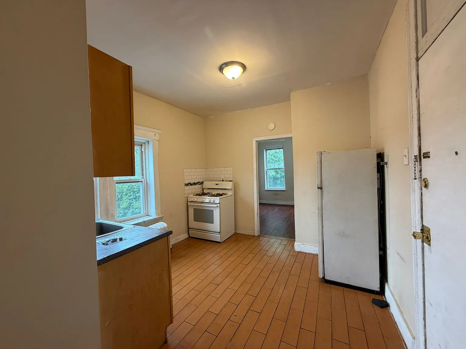 3 bed, $2,100 — Photo 3