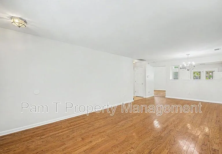 303 Gallery Way — Photo 7