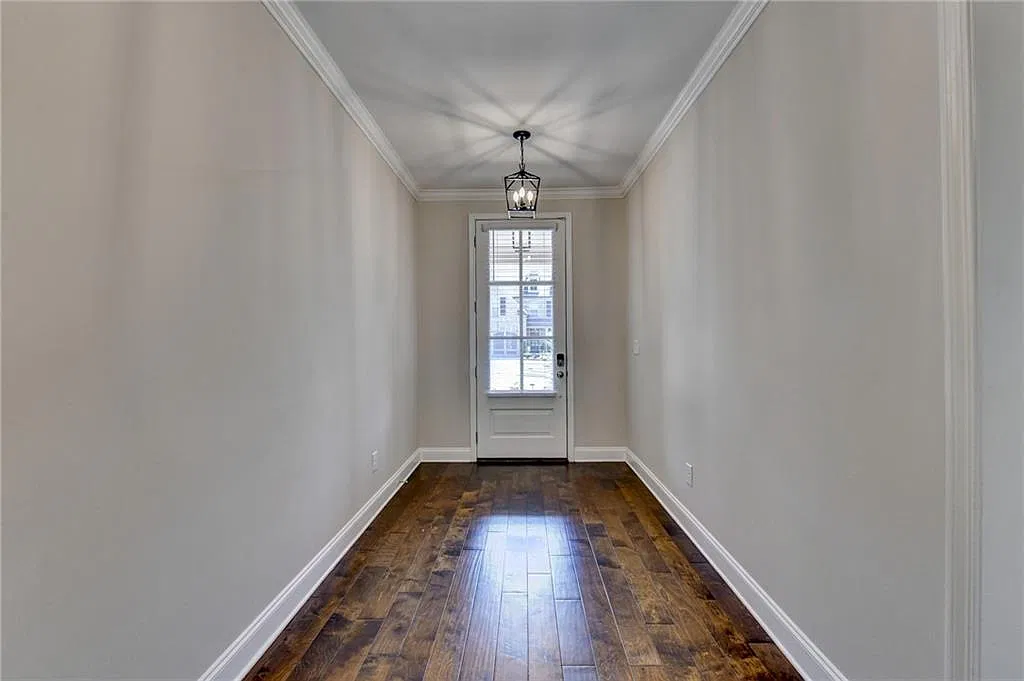 3 bed, 2.0 bath, 1938 sqft, $2,500 — Photo 3