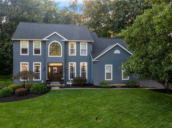 8223 Royal Scarlet Dr, Baldwinsville, NY 13027