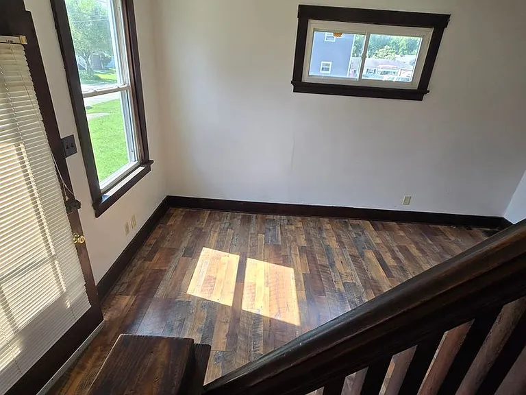 216 Clifford Ave — Photo 7