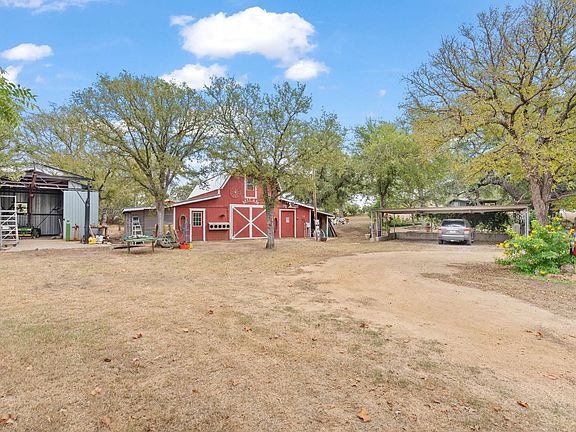 3rd image of 2403 Maple Lane