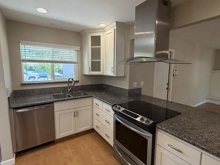 2647 Story Ave — Photo 2