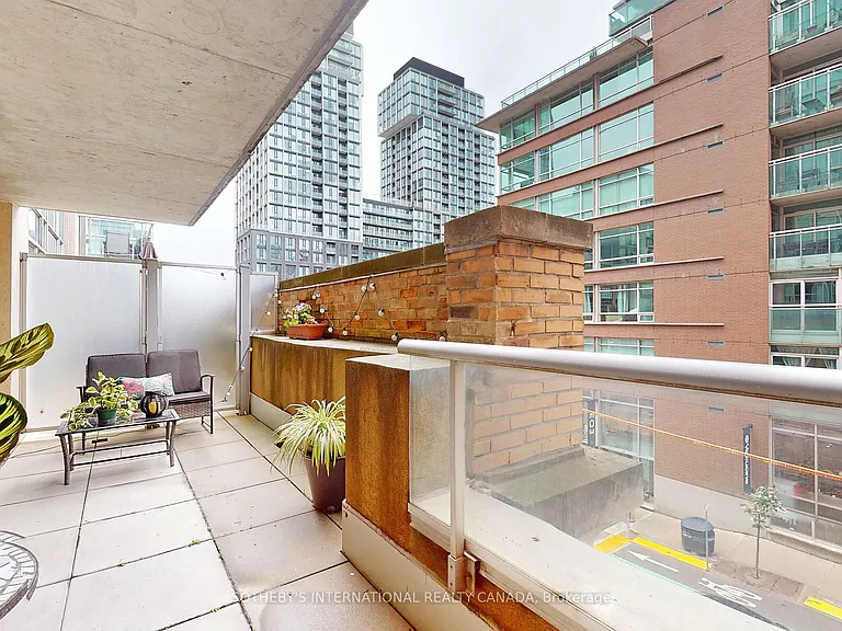 230 King St E #410 — Photo 18