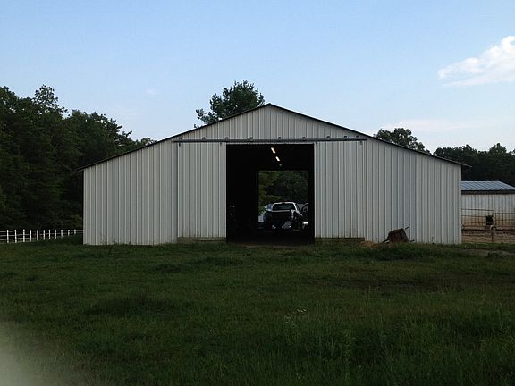 7 stall horse barn, tack rm