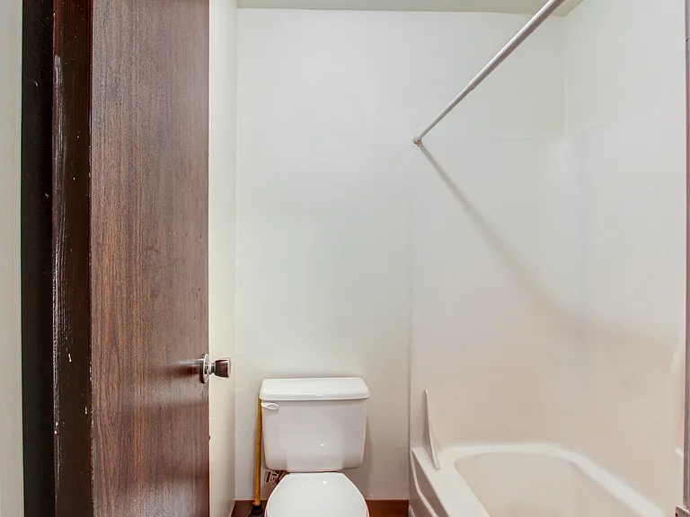 The Forum Apartments — Photo 40