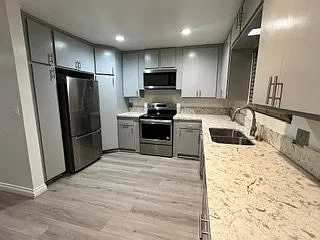 Remodeled 2 bed + Loft Townhome in the Heart of Inglewood — Photo 3