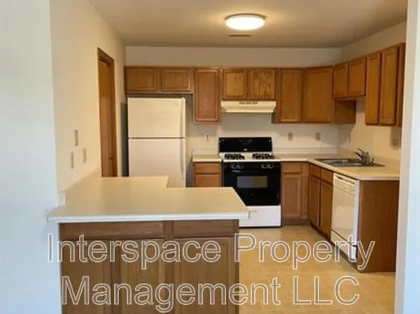 175 Liberty Ln #1, Sycamore, IL 60178