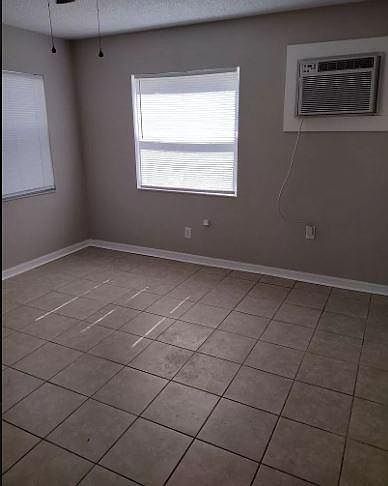 2nd image of 412 Jackson Ave