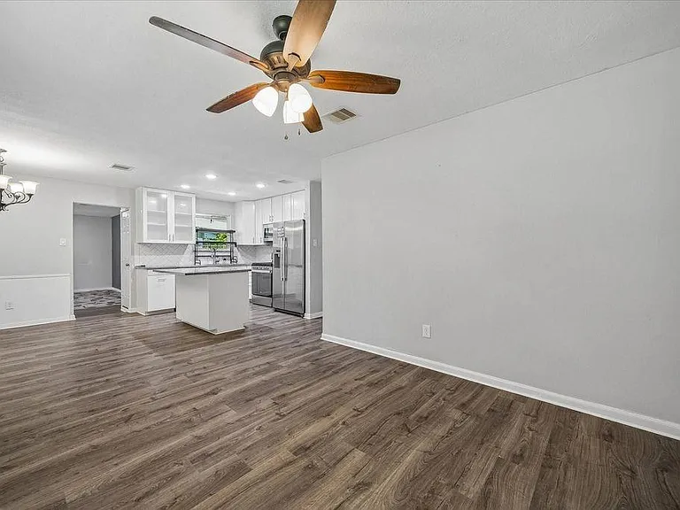 1526 Diplomat Way — Photo 4