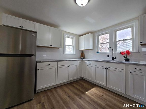 2nd image of 190 Hart Street