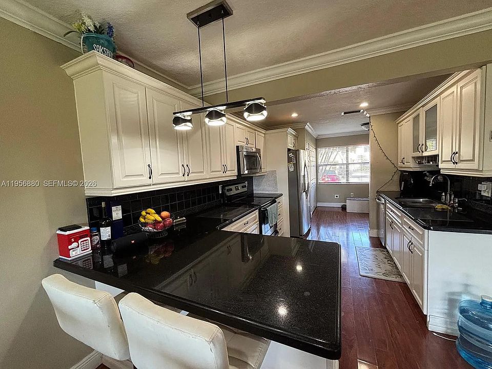 1st image of 232 Lakeside Cir