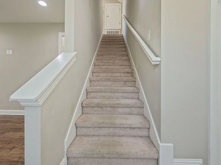 401 King St — Photo 28