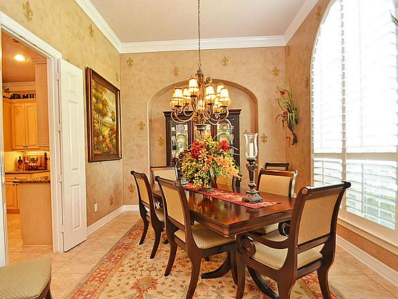 Stunning Formal Dining with lots of room