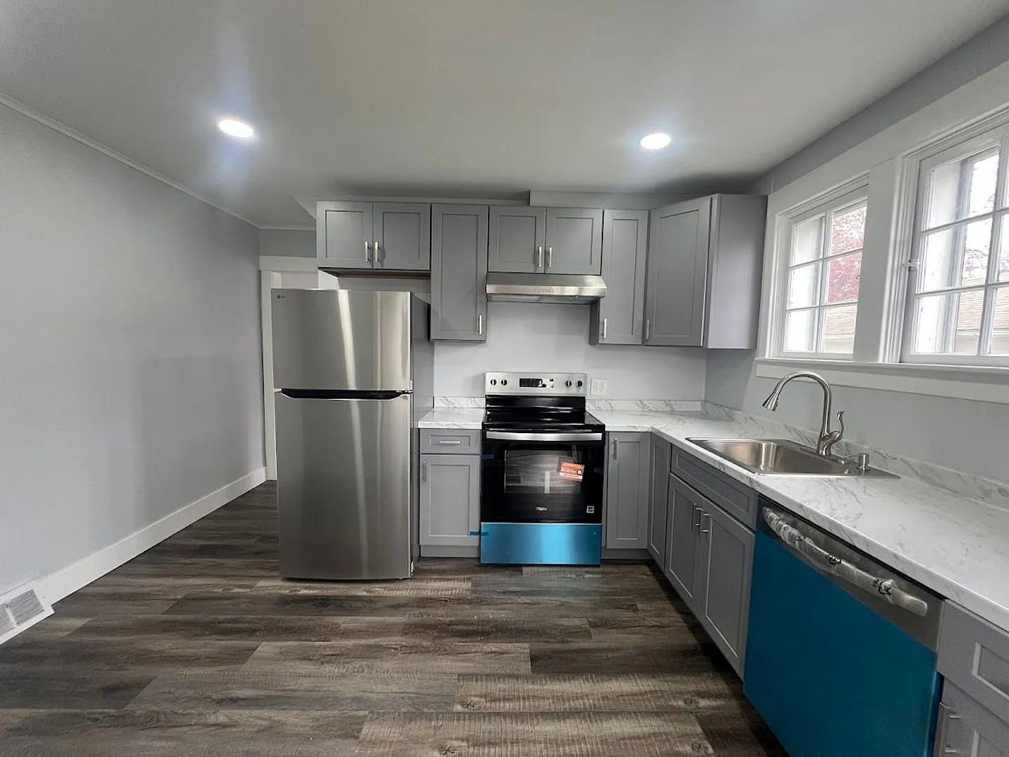 Newly Renovated 3 Bedroom Home — Photo 1