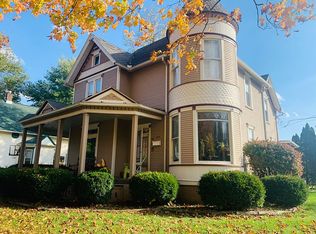 517 NW 2nd St, Galva, IL 61434