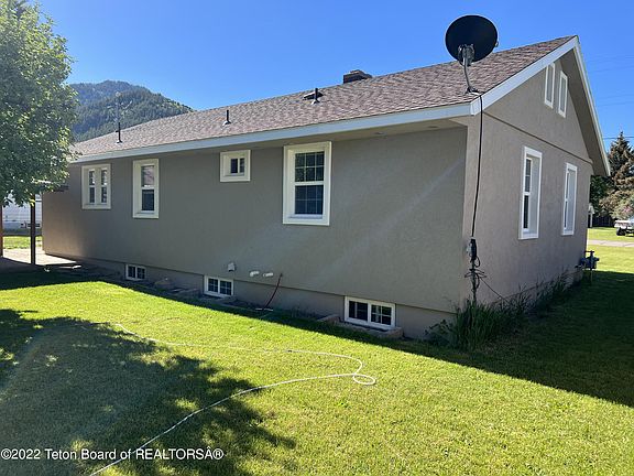 3rd image of 315 E 3rd Ave